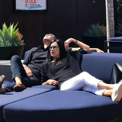 10 Gaya kece Tio Setiyoso, cowok ganteng mesra bareng Sophia Latjuba