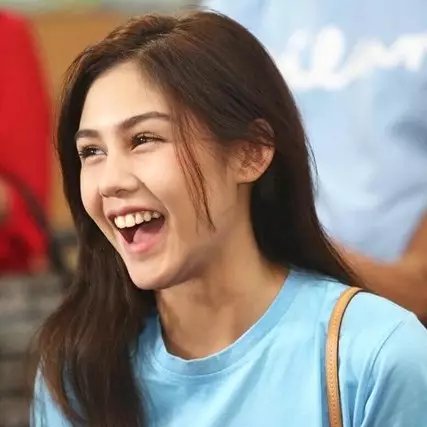 7 Seleb cantik yang bikin pangling karena ubah gaya rambutnya