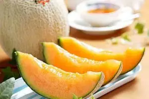 Fantastis, sepasang buah melon ini dijual seharga mobil Innova