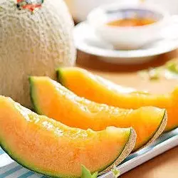 Fantastis, sepasang buah melon ini dijual seharga mobil Innova