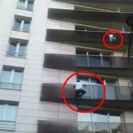 Aksi heroik 'Spiderman' dalam 30 detik selamatkan anak hampir jatuh