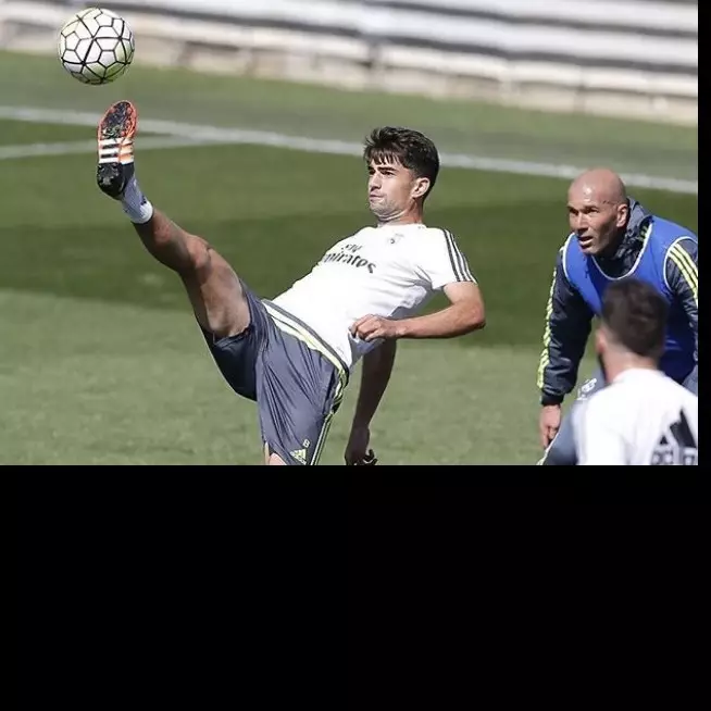 7 Momen langka Zidane melatih anaknya, Enzo, di Real Madrid
