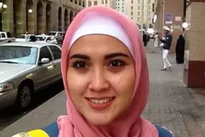 6 Pesona Meggy Diaz dalam balutan hijab, pedangdut seksi gebetan Tukul