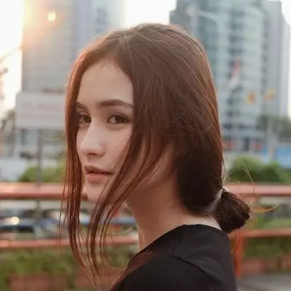 8 Pesona Cantik Nadya Fricella, kekasih cantik Miqdad Addausy