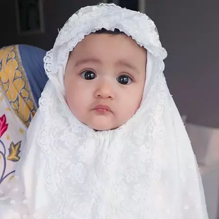 Bikin gemas, ini potret 8 anak seleb saat kenakan mukena