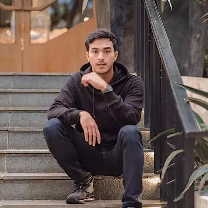 10 Potret ganteng Ibrahim Risyad, selebgram yang mirip Hamish Daud