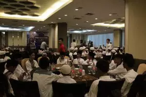 Nggak cuma buka puasa, hotel ini ajak 100 anak yatim menginap semalam