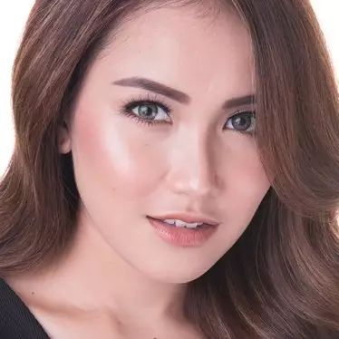 Berfoto bareng, alis Ayu Ting Ting dibandingkan alis Jessica Iskandar