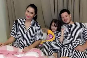 Curhat Nafa Urbach soal hubungan Zack Lee dan putrinya ini bikin haru