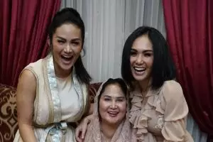 Hadir di ultah sang kakak, wajah adik Yuni Shara & KD ini jadi sorotan