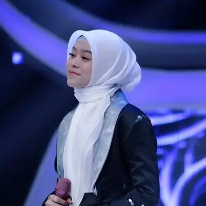 8 Potret Lesty Kejora dengan balutan hijab, makin cantik dan memesona