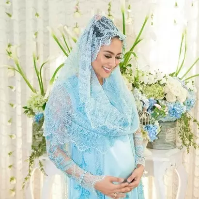 10 Gaya Rini Yulianti hamil anak pertama, tetap stylish &amp; memesona