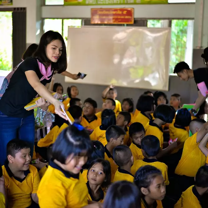 5 Alasan ilmiah ini bisa bikin kamu ketagihan membantu orang lain