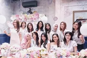 Anissa Aziza & sahabatnya buka puasa pakai piyama, ini 6 momen serunya