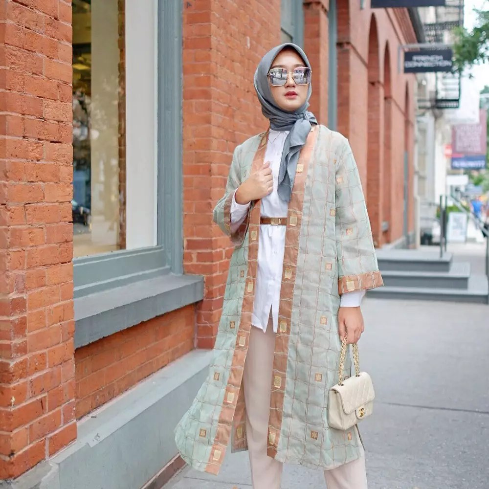 10 Ide outfit Lebaran ala Dian Pelangi, bikin gayamu makin stylish