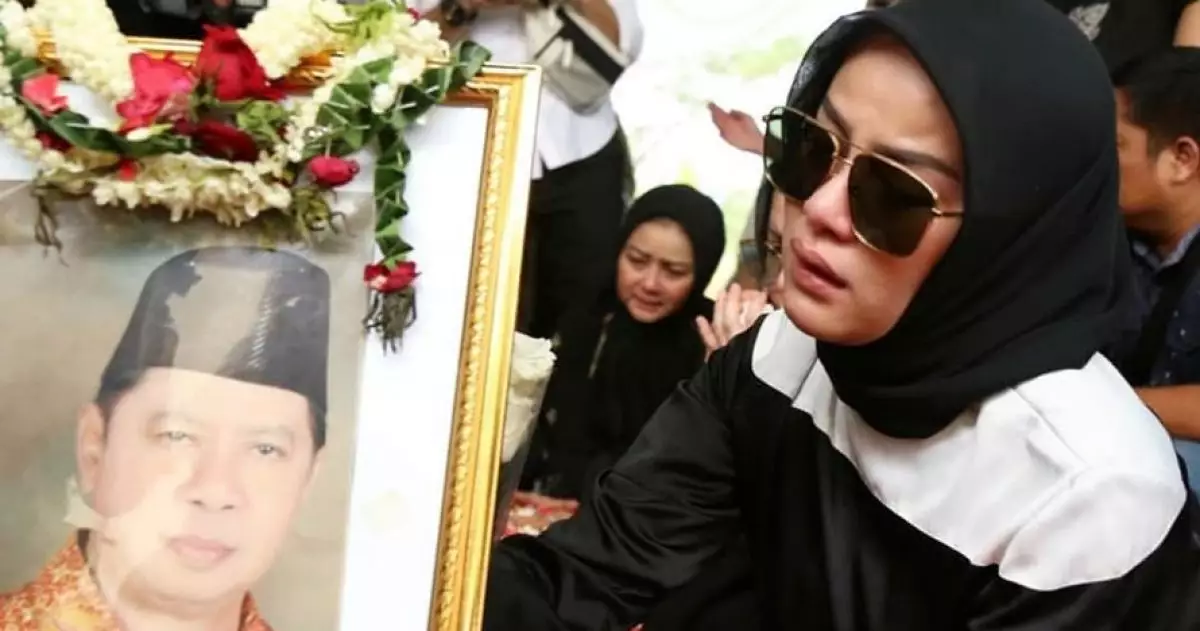 7 Momen haru Olla Ramlan temani ayahnya jelang ajal hingga dimakamkan