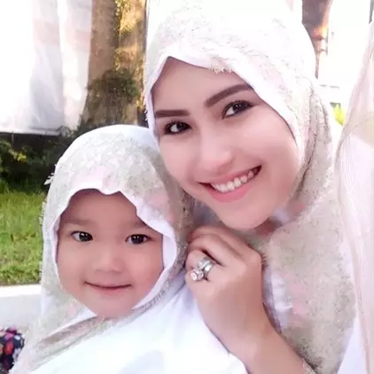 7 Gaya menggemaskan Bilqis putri Ayu Ting Ting saat pakai hijab