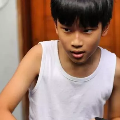 7 Aksi Azka Corbuzier latihan boxing, OTW kuat seperti ayahnya