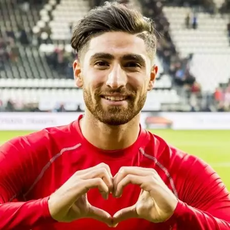 5 Pesepakbola Iran yang ketampanannya bikin kamu meleleh