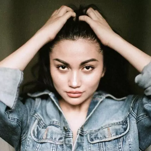 Pamer pose merokok, Ariel Tatum banjir cibiran