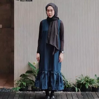 Lebaran tampil beda, ini 10 inspirasi outfit swag ala Intan Khasanah