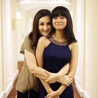 5 Momen bahagia Davina 'Mima' Syafa anak Mona Ratuliu saat wisuda SMP