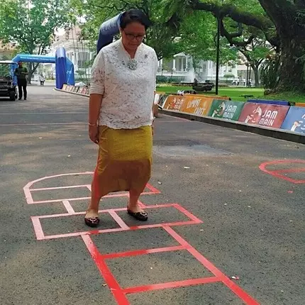 7 Sisi lain dari Menlu Retno Marsudi, gayanya khas anak muda banget