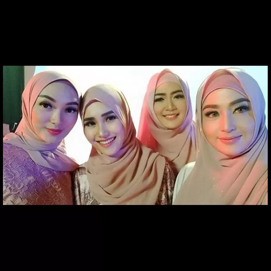 Gaya anggun 7 pedangdut Tanah Air saat berhijab, memesona maksimal