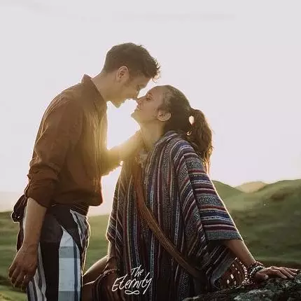 Dimas Anggara dan Nadine pamer kemesraan lagi, ini 7 pose intimnya