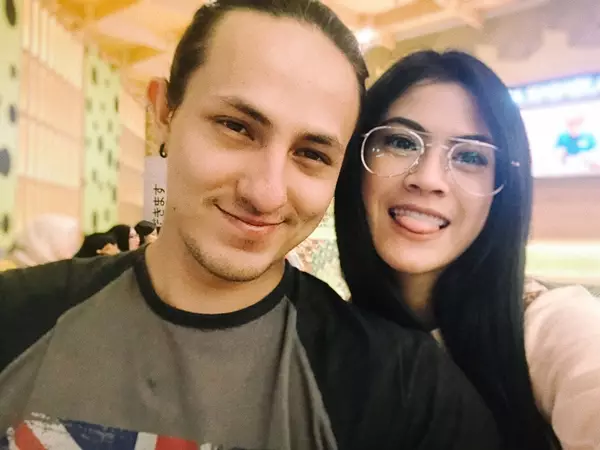 Sempat putus, ini 7 kemesraan Dylan Carr &amp; Hana Saraswati yang terbaru
