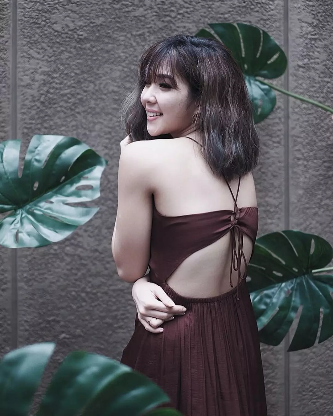 8 Pesona Gisella Anastasia saat pamer punggung mulus, seksi abis