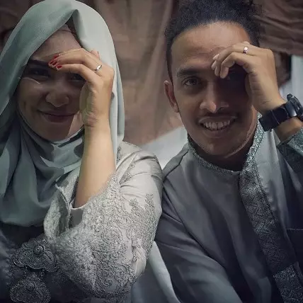 Jauh dari pemberitaan, ini dia 7 potret Abdur 'comic' dengan istri