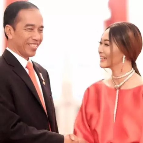 Inul dapat kartu ucapan Lebaran dari Jokowi, begini isinya