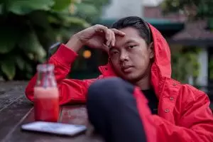 Terbiasa tampil kocak, begini 7 pose Bayu Skak saat bergaya serius