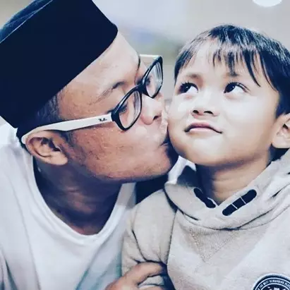 Rumah tangga konflik, momen Sule perhatian ke putranya ini bikin baper