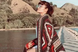 Tak kalah syantik dari lagunya, ini 10 gaya Siti Badriah pas traveling