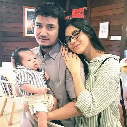 Saat lahir sudah dipuji ganteng, ini 10 potret terkini anak DJ Una