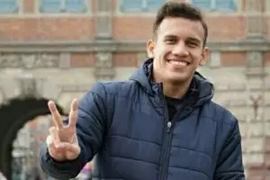 Biasa bergaya sporty, ini 7 pesona Egy Maulana Vikri saat kenakan jas