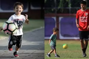 8 Gaya Kenji Bachdim saat menggocek bola, udah mirip ayahnya belum?