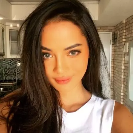 10 Pesona Erika Carlina, model yang disebut bikin Ryuji Utomo move on