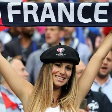 Potret 8 suporter cantik, bikin tambah semangat nonton sepakbola