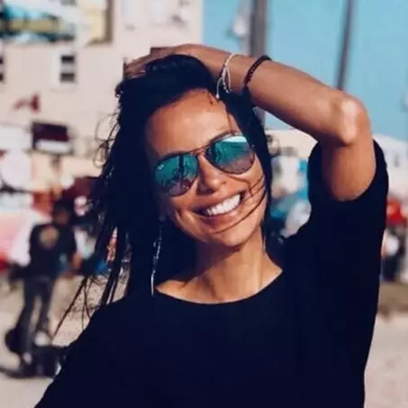 Unggah foto kenakan hijab simpel, Sophia Latjuba tuai pujian