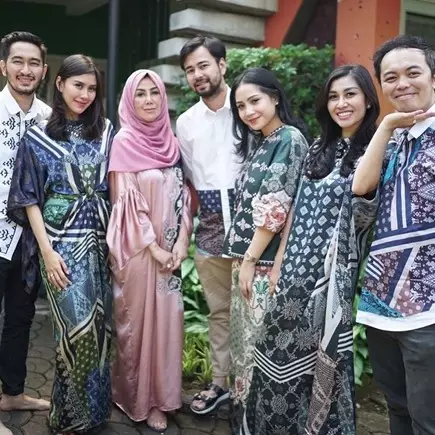 15 Potret perayaan Lebaran seleb, kebersamaan di hari nan fitri