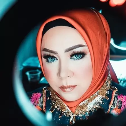 Curhat Melly Goeslaw yang terganggu saat menonton film bioskop