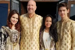 10 Pesona Sapna Husen, ibu pesinetron Stefhani Zamora yang hits abis