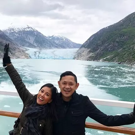 10 Potret Titi Rajo Bintang &amp; suami saat liburan, nikah rasa pacaran