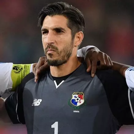 Seperti kembar, kiper Panama ini mirip banget sama Buffon