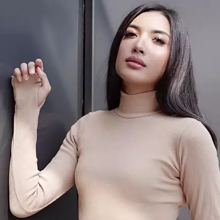 Millen Cyrus foto seksi pakai bikini, begini cibiran pedas warganet