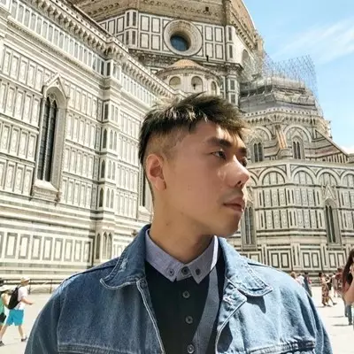 Unggah foto liburan, baju Roy Kiyoshi ini jadi bercandaan warganet