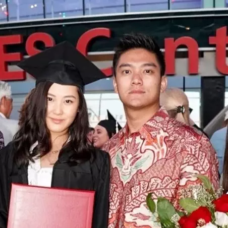 6 Momen keseruan wisuda Karen Vandela, pacar Boy William yang manis